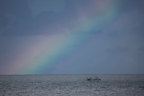 Dieppe, arc en ciel au large de la plage par temps d'orage