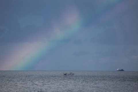 Dieppe, arc en ciel au large de la plage par temps d'orage