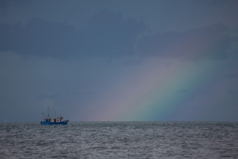 Dieppe, arc en ciel au large de la plage par temps d'orage