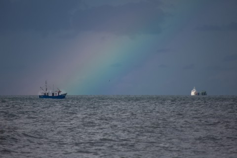 Dieppe, arc en ciel au large de la plage par temps d'orage
