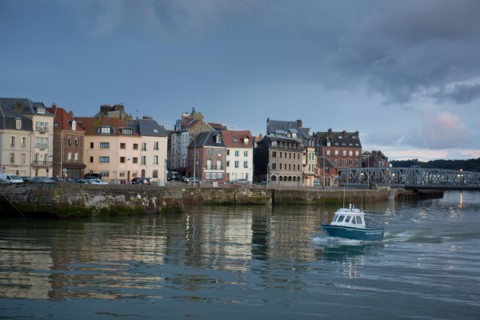 Dieppe, port à  la tombée de la nuit