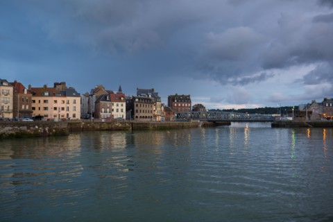 Dieppe, port à  la tombée de la nuit