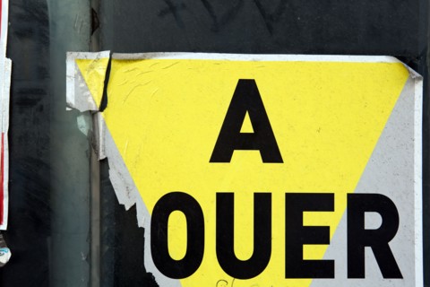 Lorient, affiche défraichie, sur un local à louer
