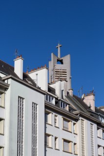 Lorient, Rue du Maréchal Foch et clocher de l'église Saint Louis
