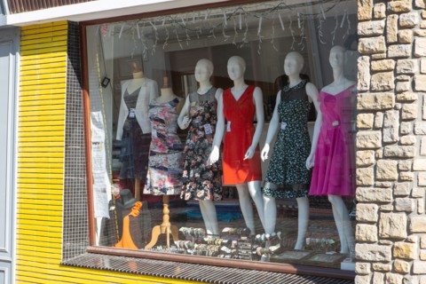 Montreuil-sur-Mer, commerce de vêtements,