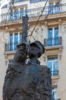 Statue 'Hommage au capitaine Dreyfus' on place Pierre-Lafue in Paris