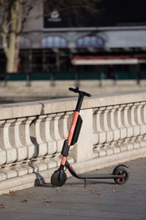 Paris, trottinette électrique sur le Pont au Change