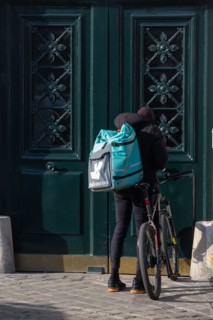 Paris, delivery man of the Deliveroo company