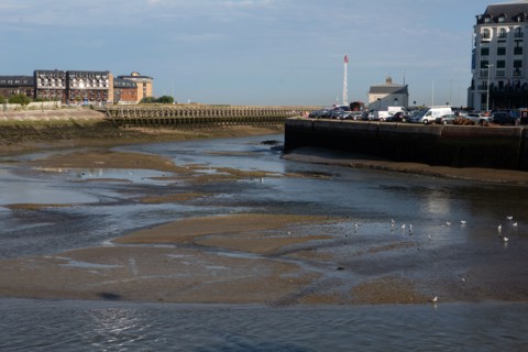 Deauville, entrée du port de plaisance