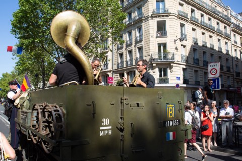 Défilé de commémoration du 75e anniversaire de la Libération de Paris, avenue du Général Leclerc