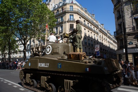 Défilé de commémoration du 75e anniversaire de la Libération de Paris, avenue du Général Leclerc