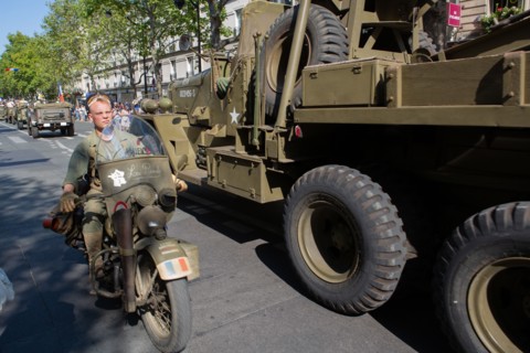 Défilé de commémoration du 75e anniversaire de la Libération de Paris, avenue du Général Leclerc