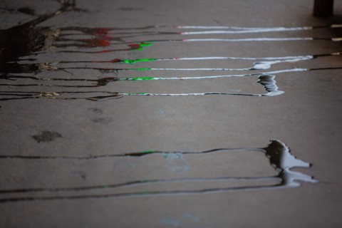 Paris, filets d'eau sur le trottoir