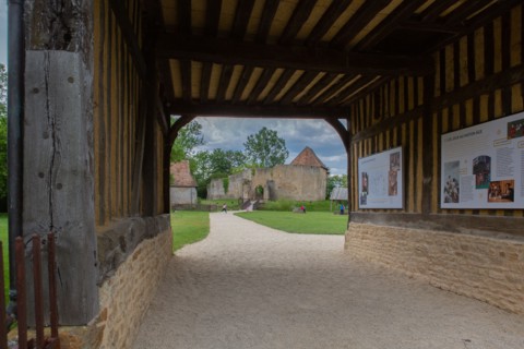 Château de Crèvecoeur, Fondation Schlumberger, à Crèvecoeur-en-Auge