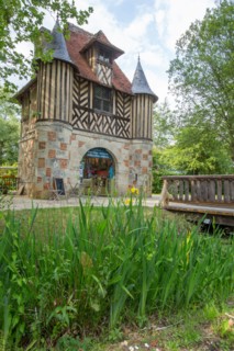 Château de Crèvecoeur, Fondation Schlumberger, à Crèvecoeur-en-Auge