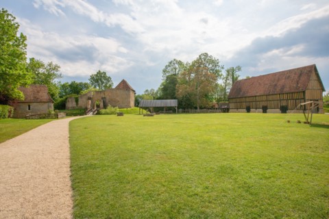 Château de Crèvecoeur, Fondation Schlumberger, à Crèvecoeur-en-Auge