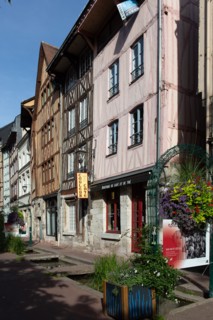 Rouen (Seine Maritime), rue Eau de Robec