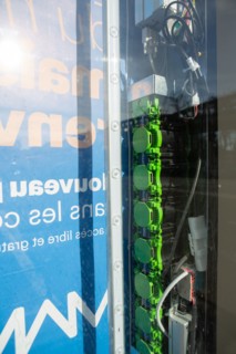Paris, écran d'affichage JC Decaux ouvert