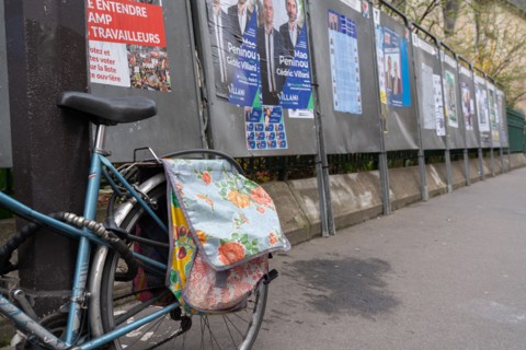 Paris, bicycle et election signs