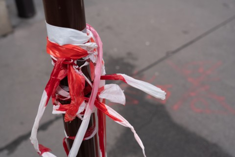 Rubalise autour d’un poteau