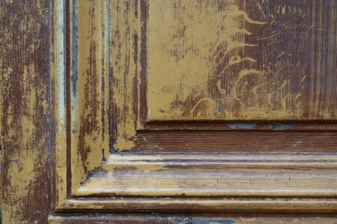 Paris, détail d’une porte patinée