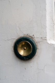 Paris, sonnette d’immeuble