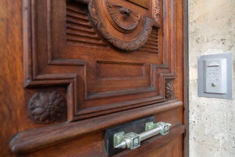 Paris, porte d’immeuble