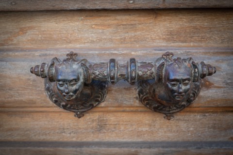 Paris, poignée d’une porte d’immeuble