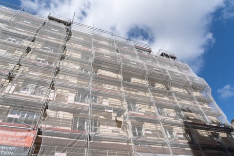 Paris, immeuble en ravalement