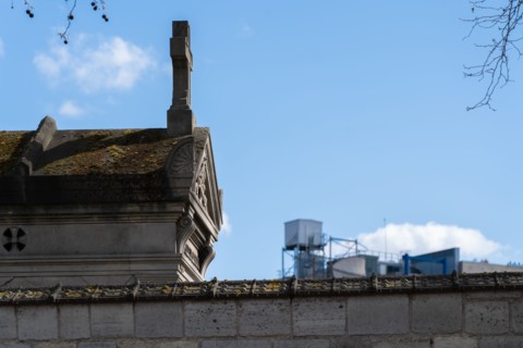 Paris, mur du cimetière du Montparnasse