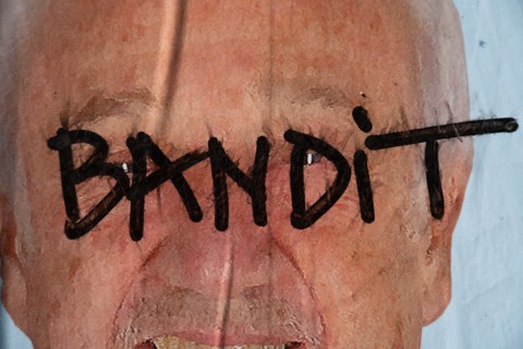 Paris, insult on an electoral poster