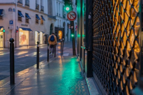 Paris, store closed to prevent spread of coronavirus