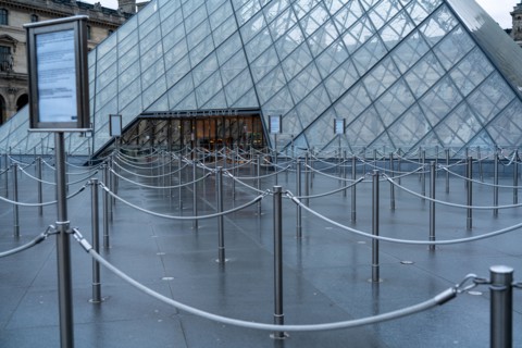 Paris, musée du Louvre closed to prevent spread of coronavirus