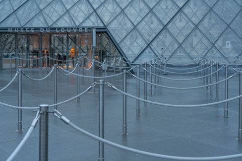 Paris, musée du Louvre closed to prevent spread of coronavirus