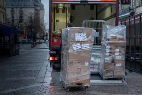 Paris, camion de livraison
