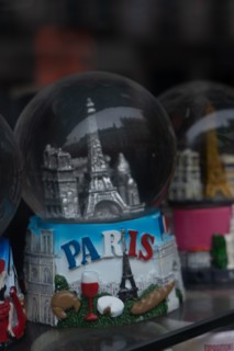Paris, store closed to prevent spread of coronavirus