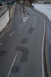Paris, berges de Seine vides pour cause d’épidémie de coronavirus