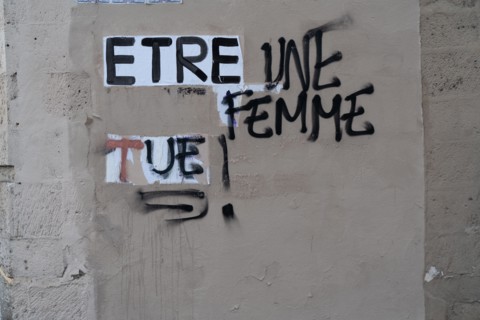 Paris, affichage de protestation contre la violence faire aux femmes