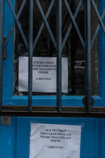 Paris, magasin fermé pour cause d’épidémie de coronavirus