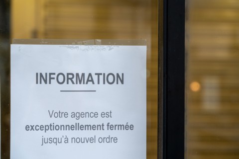 Paris, store closed to prevent spread of coronavirus