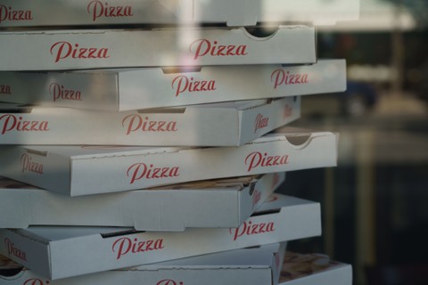 Paris, boîtes de pizzas à emporter