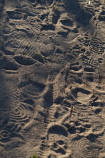 Pointe de Kermorvan, North tip of Finistère, GR34, footprints in the sand