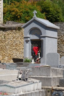 Tombe de Charles Aznavour, Cimetière de Montfort l'Amaury, Yvelines