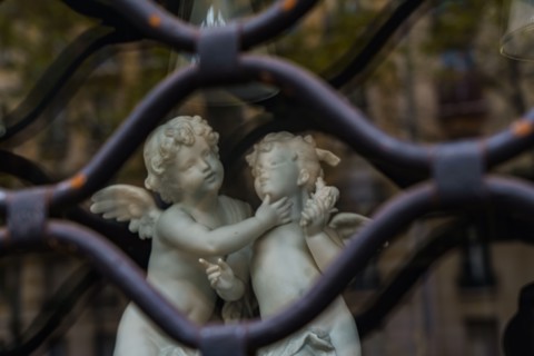 Paris, vitrine de brocante