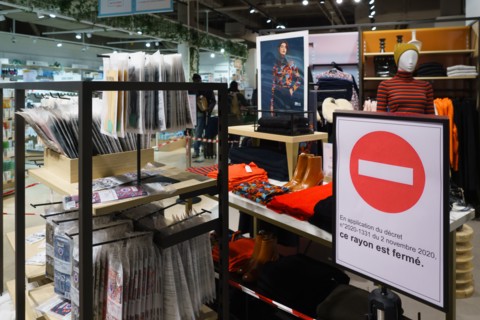 Paris, Monoprix, rayon non essentiel interdit par souci d'équité avec les petits commerces fermés