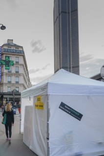 Paris, tent set up to carry out Covid-19 tests