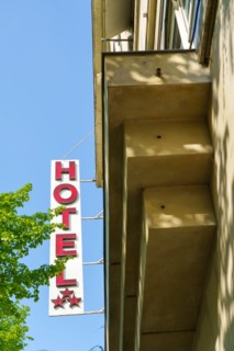 Enseigne d'hôtel à Reims
