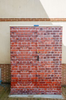 Luneray, electrical cabinet with trompe l'oeil bricks