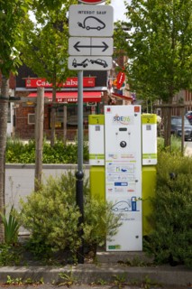 Borne de recharge de véhicules électriques