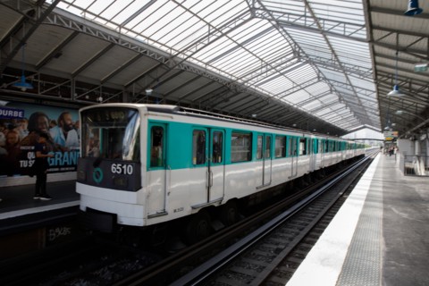 Sation de métro Sèvres-Lecourbe, Paris